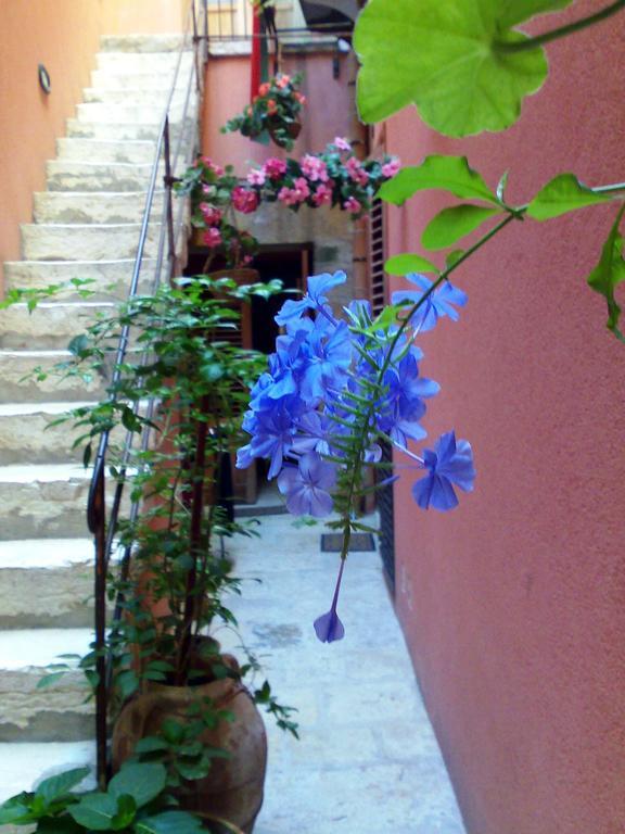 Apartament Il Cortile Fiorito Trapani Zewnętrze zdjęcie
