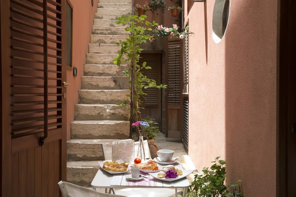 Apartament Il Cortile Fiorito Trapani Zewnętrze zdjęcie
