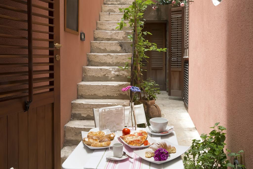 Apartament Il Cortile Fiorito Trapani Zewnętrze zdjęcie