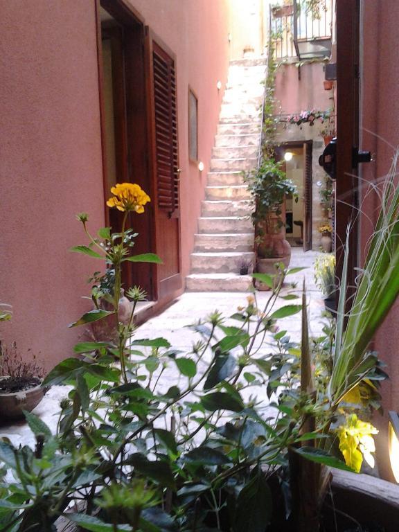 Apartament Il Cortile Fiorito Trapani Zewnętrze zdjęcie
